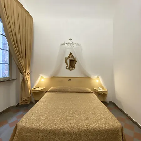 Piccolo Etruria Szálloda Siena